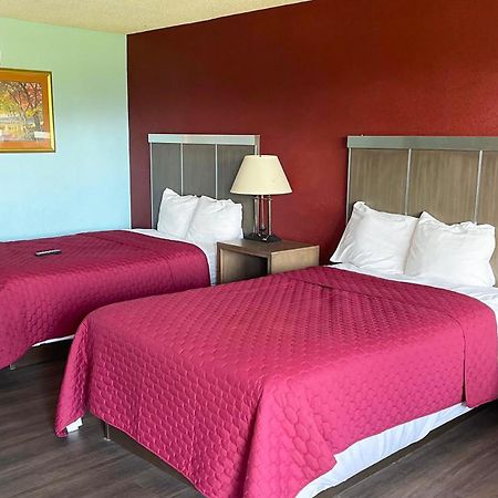 וויליאמסטון Mayfair Inn מראה חיצוני תמונה