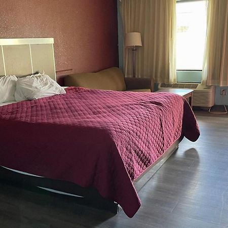 וויליאמסטון Mayfair Inn מראה חיצוני תמונה
