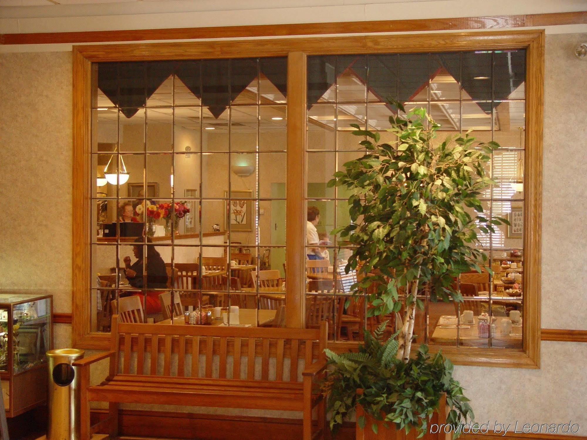 וויליאמסטון Mayfair Inn מסעדה תמונה