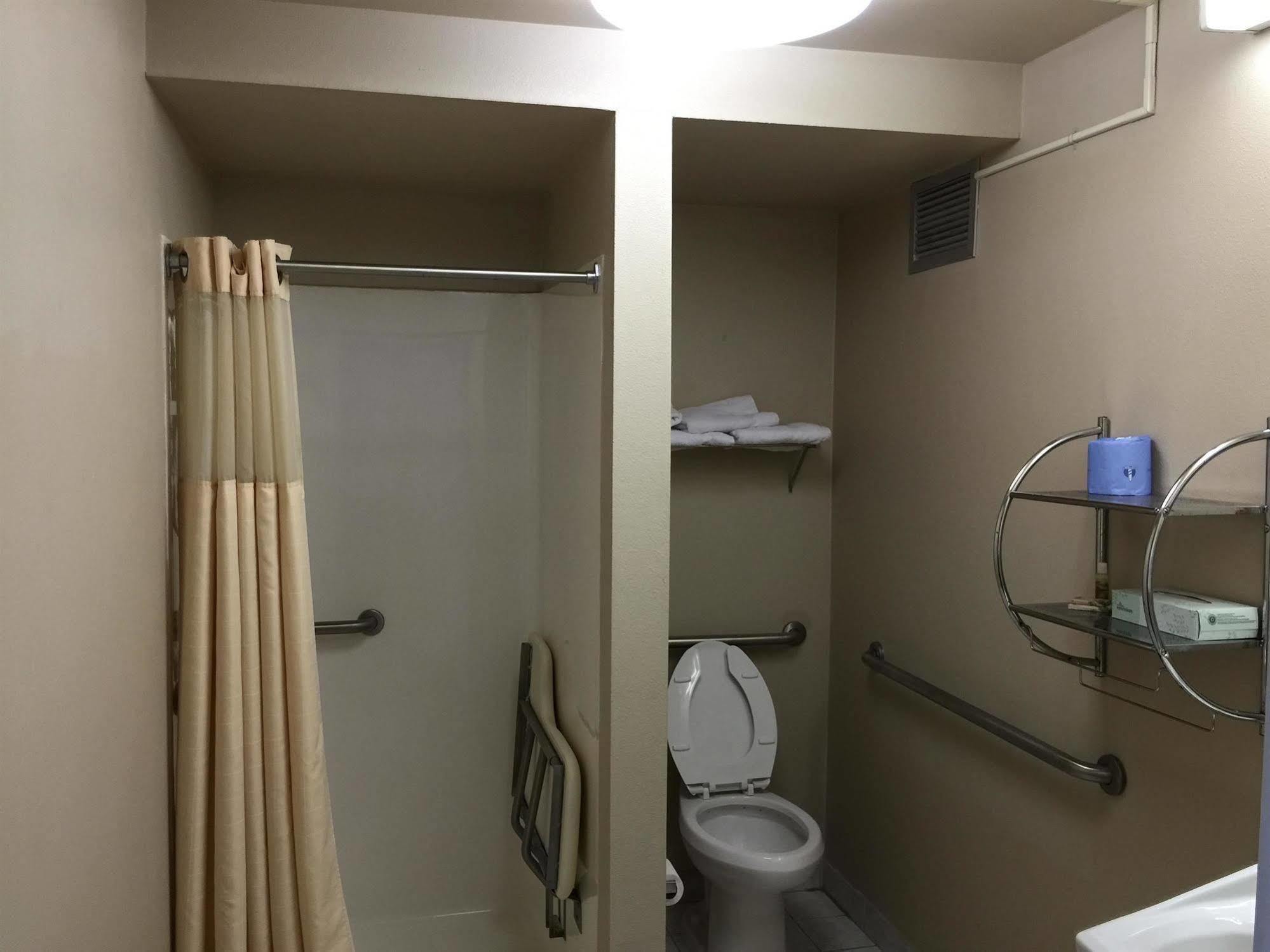 וויליאמסטון Mayfair Inn מראה חיצוני תמונה